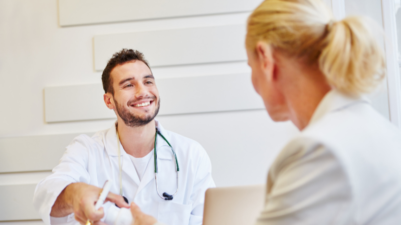 Image d'un médecin généraliste en activité