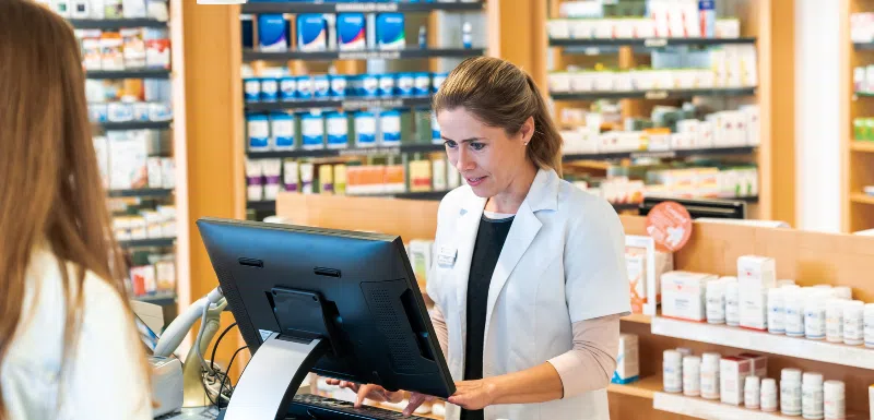 Passerelle pharmacien en étant préparateur en pharmacie