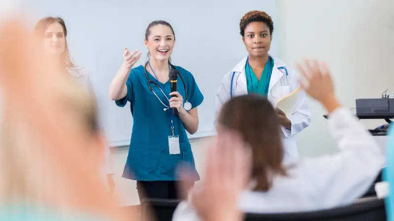 professionnelles de santé travaillant en équipe